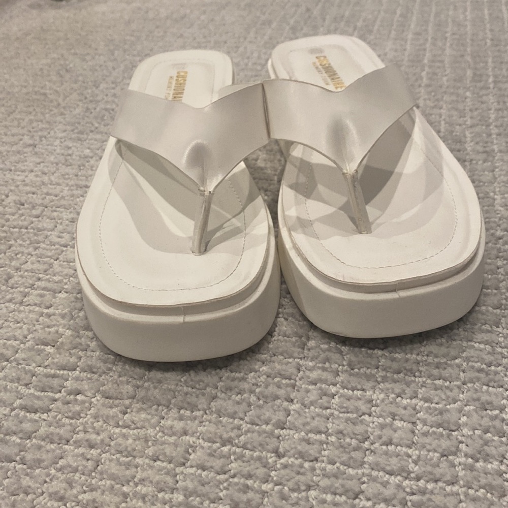 flip flops - Picture 3 of 4